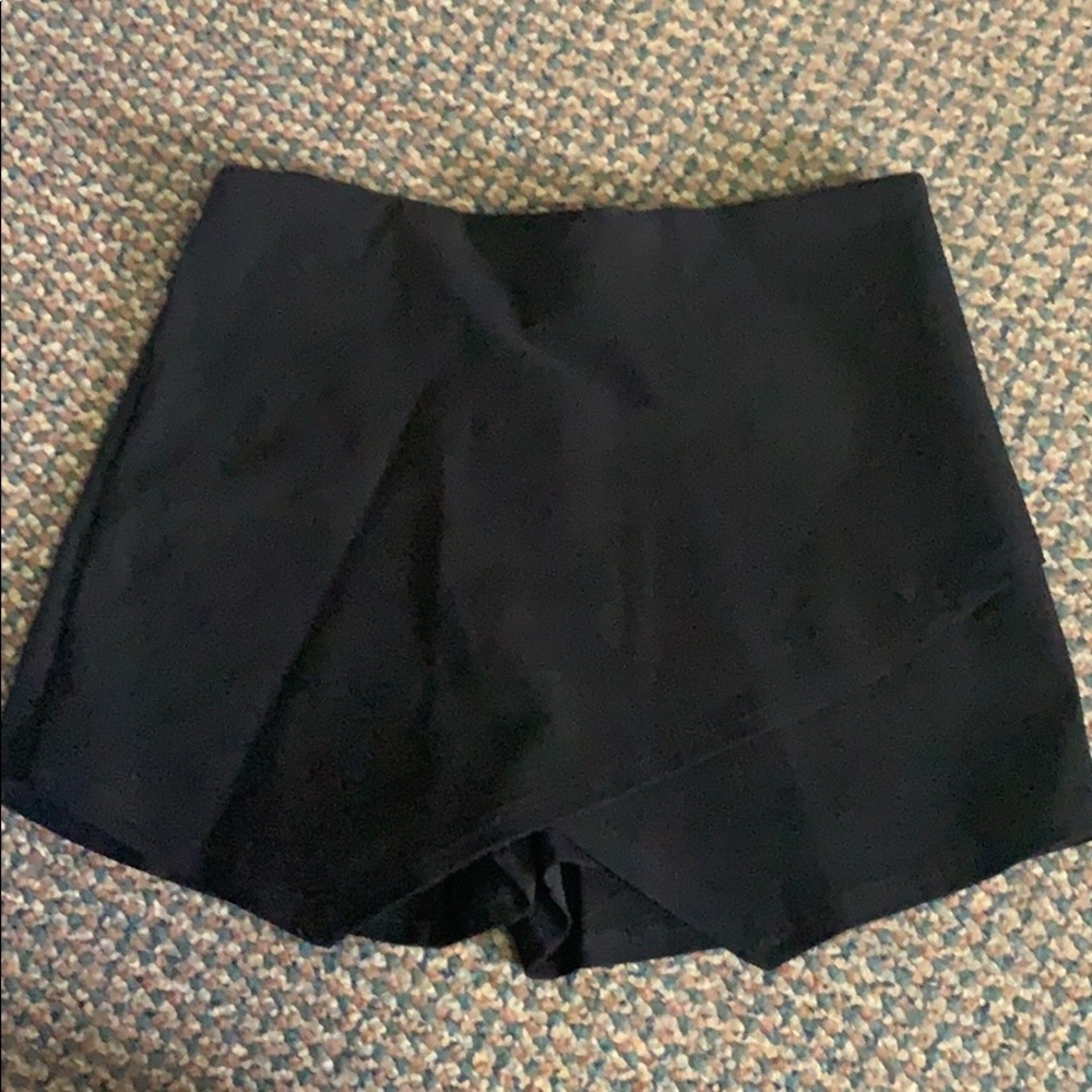 Black Envelope Hem Mini Skort